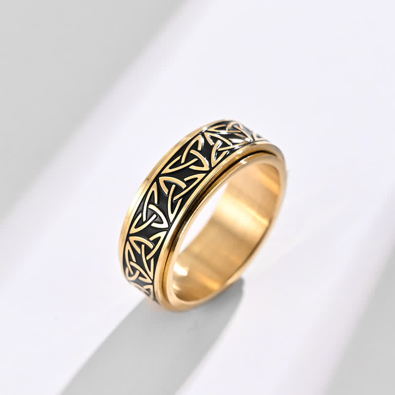 Carmiora Triangle Knot Triquetra Ruhiger drehbarer Ring aus Titanstahl