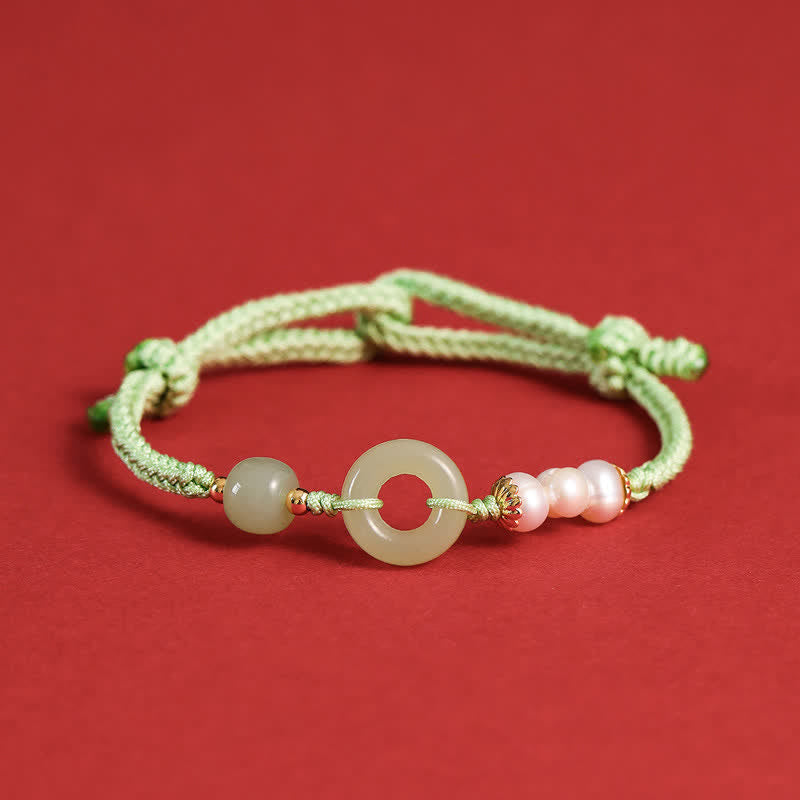 Carmiora Glücksarmband mit natürlicher Hetian-Jade-Perle und Friedensschnalle