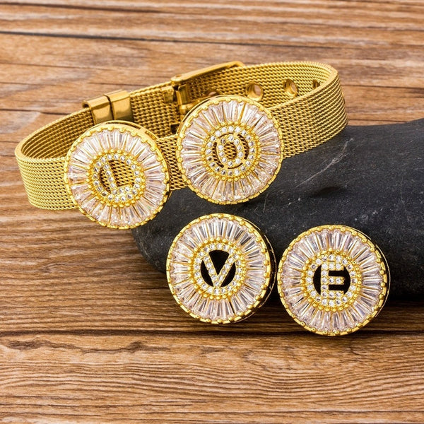 Armband mit Strasssteinen vom Buchstaben A–Z