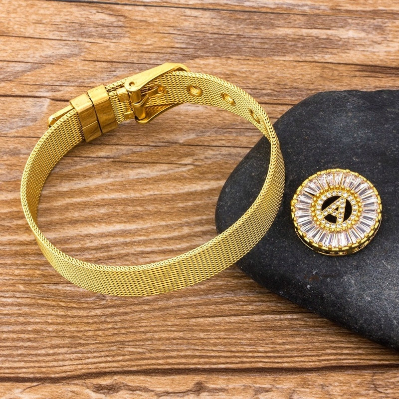 Armband mit Strasssteinen vom Buchstaben A–Z