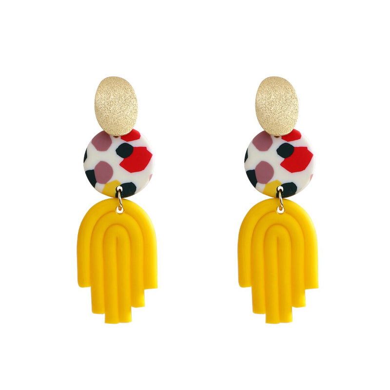 Anspruchsvolle Statement-Ohrring-Kollektion mit schwarzen und weißen Punkten