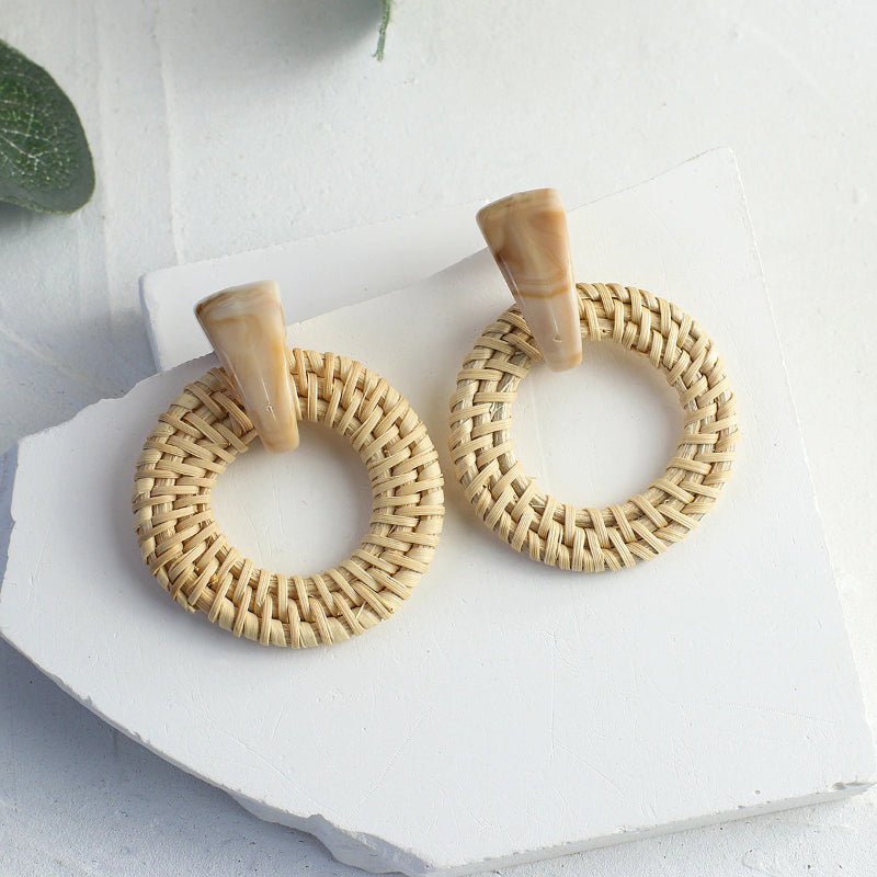 Tropical Vibe – Handgemachte Statement-Ohrring-Kollektion aus Rattan und Holz