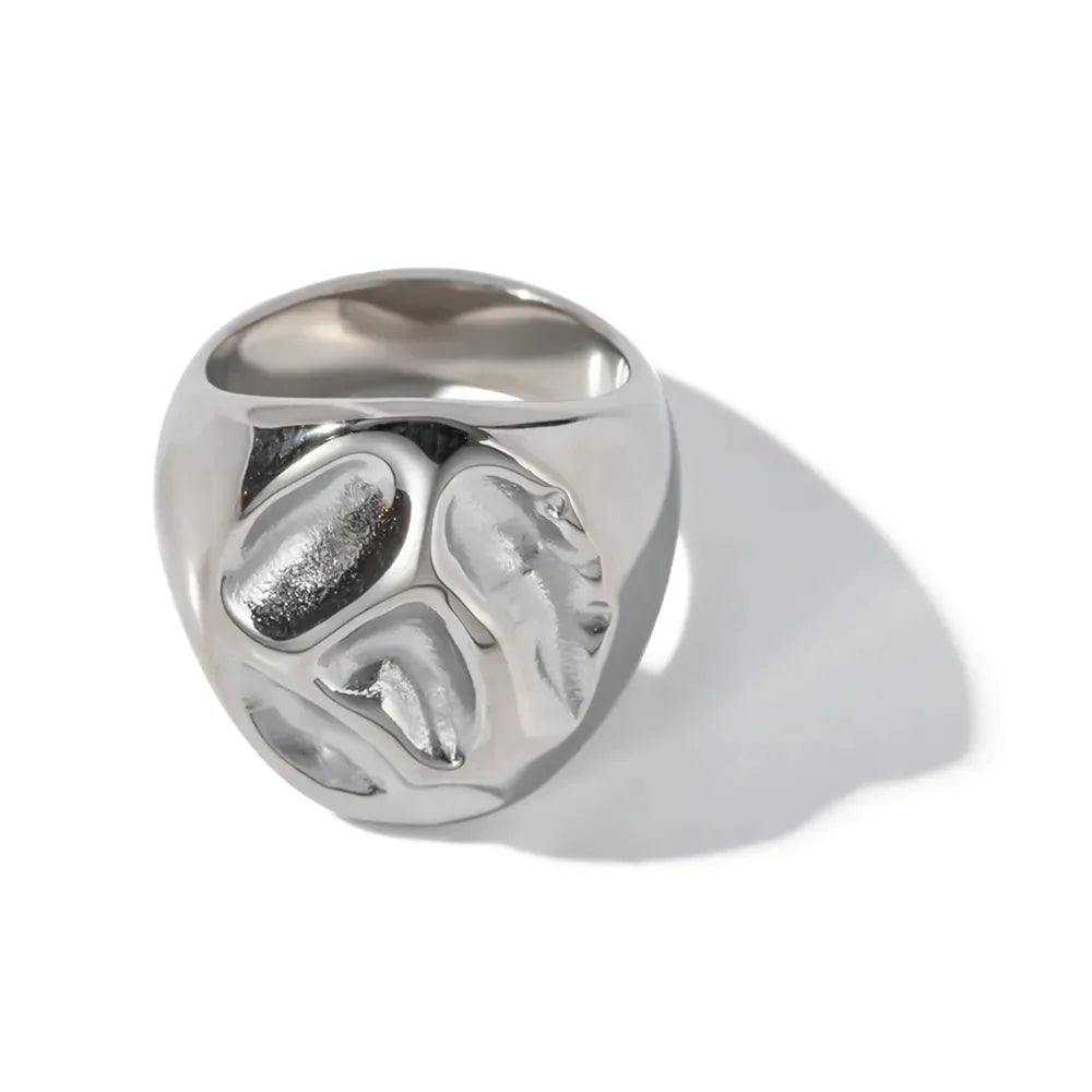 Unregelmäßig geformter Ring