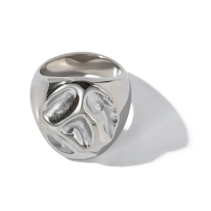 Unregelmäßig geformter Ring