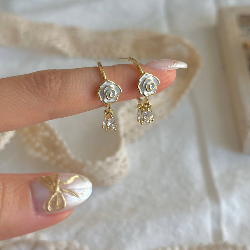 Weiße Rosenohrringe - Emilia