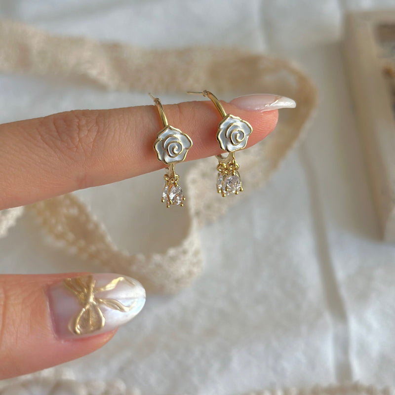 Weiße Rosenohrringe - Emilia