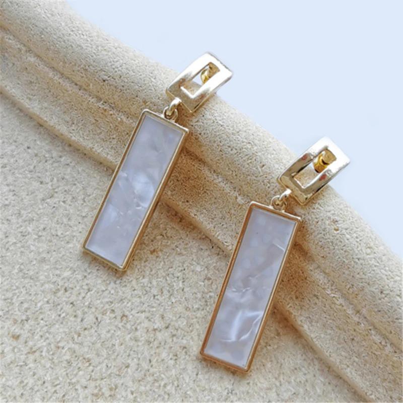 Geometrische Statement-Ohrringe aus Acryl