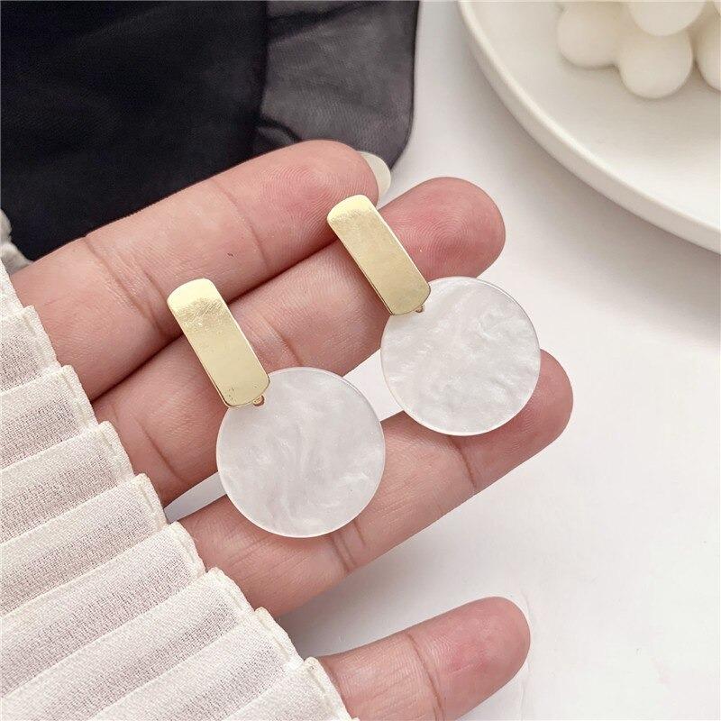 Geometrische Statement-Ohrringe aus Acryl