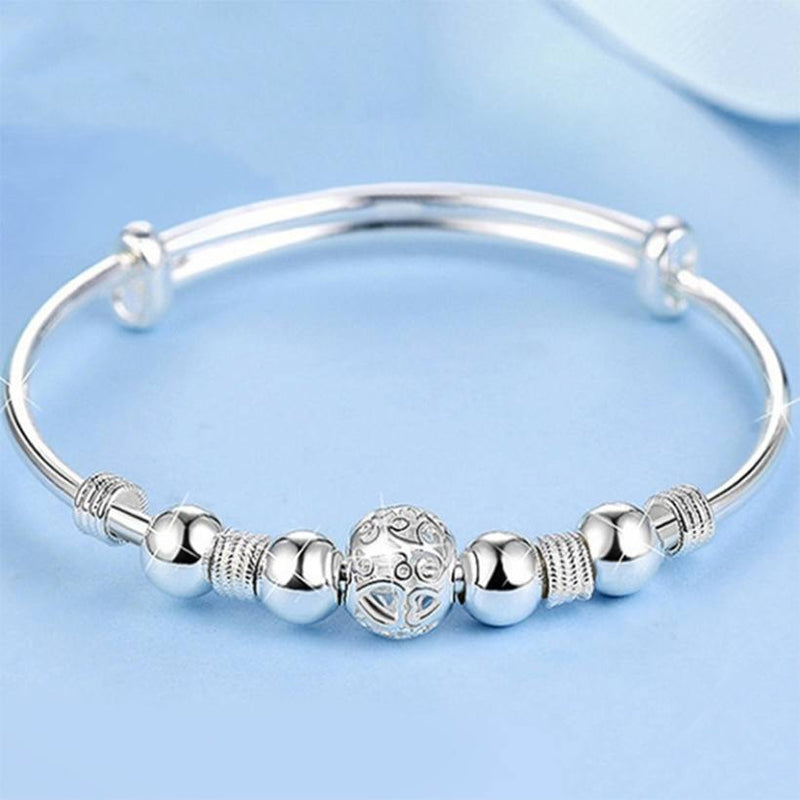 Verstellbares Armreif-Armband mit runden Charm-Akzenten