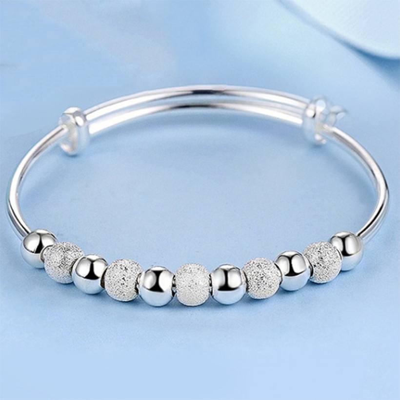 Verstellbares Armreif-Armband mit runden Charm-Akzenten