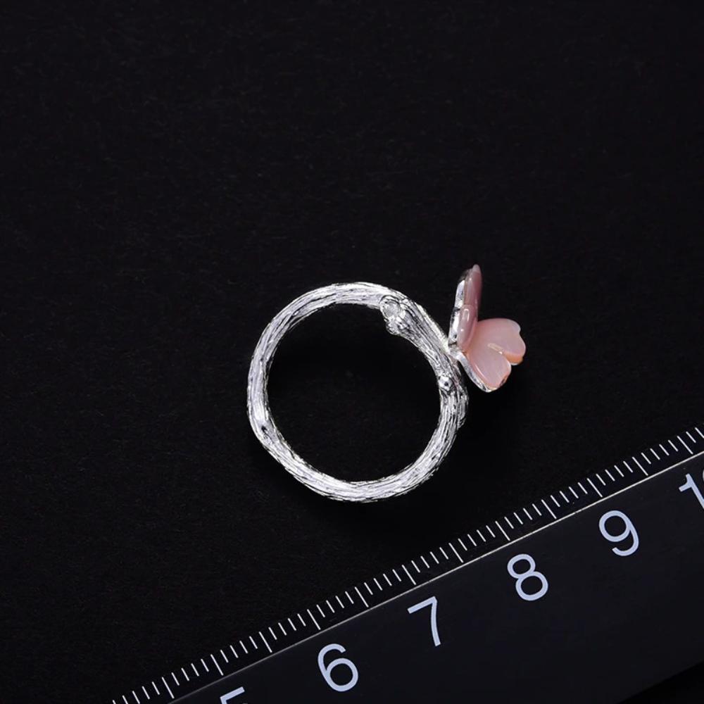 Verstellbarer Sterling-Silberring mit Schmetterling auf Zweig