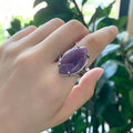 Verstellbare, elegante, schlichte Ringe aus Erdstein