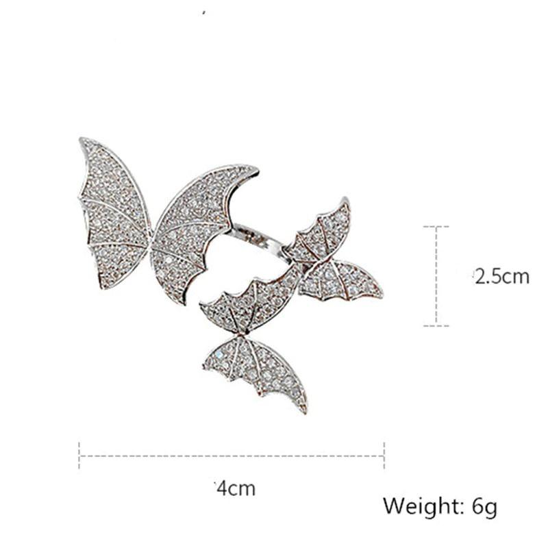 Verstellbarer, mit Strasssteinen verzierter Ring mit drei Schmetterlingen