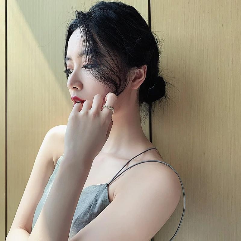 Verstellbarer Kettenring mit Strasssteinen