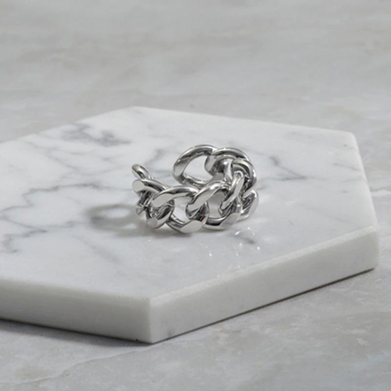 Verstellbare und stapelbare minimalistische Ringe