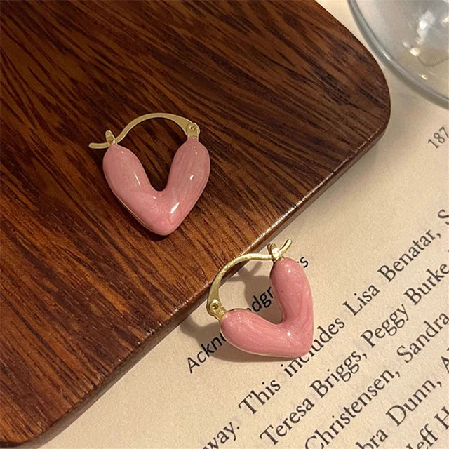 Strukturierte Creolen mit gehämmertem Muster