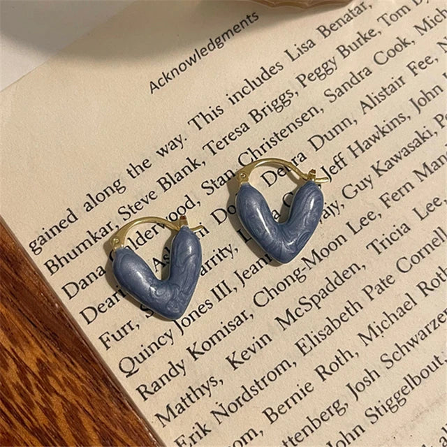 Strukturierte Creolen mit gehämmertem Muster