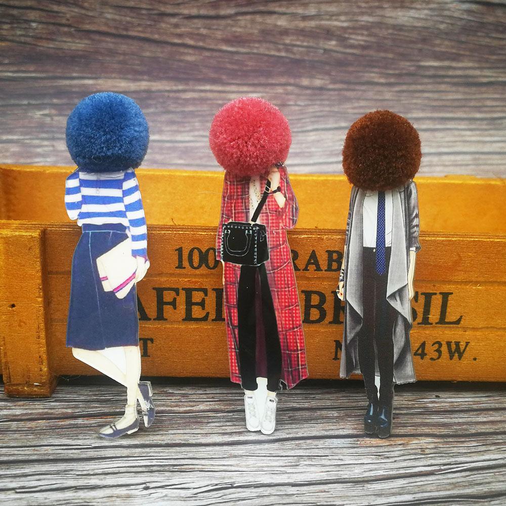 Entzückende Mädchen Cartoon Modelle Pompom Brosche Pins Zubehör