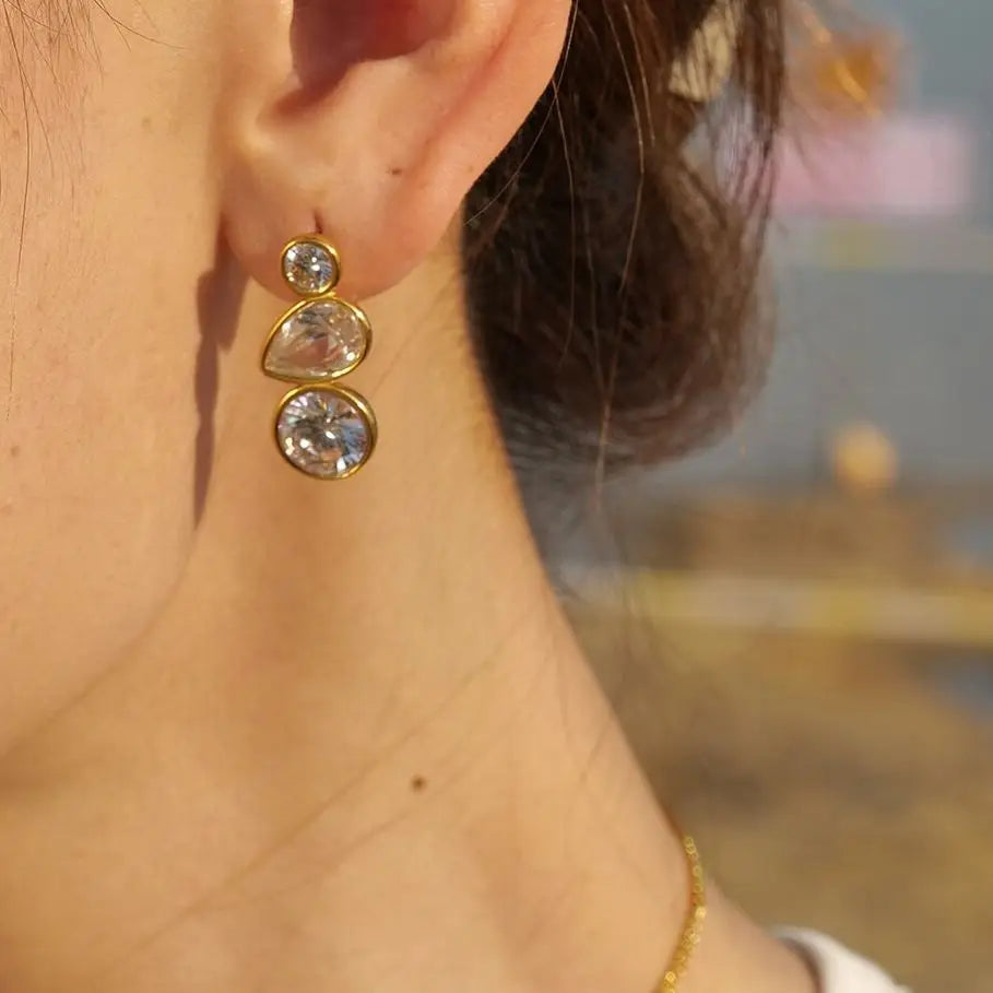 Ohrringe mit Anhänger aus Gold mit Zirkonia