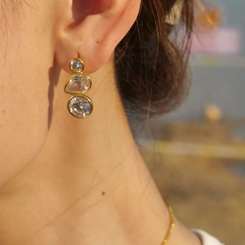 Ohrringe mit Anhänger aus Gold mit Zirkonia