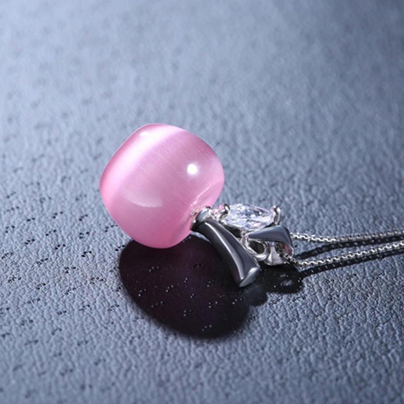 Anhänger in Apfelform mit Halskette mit Strassblatt