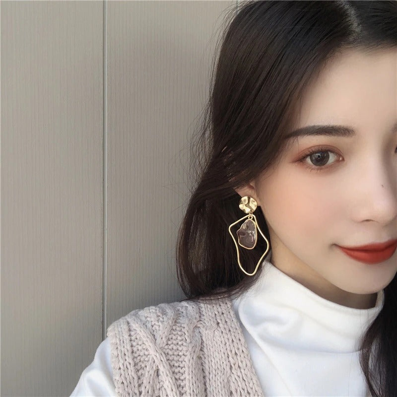 Künstlerische unregelmäßige geometrische hängende asymmetrische Tropfenohrringe