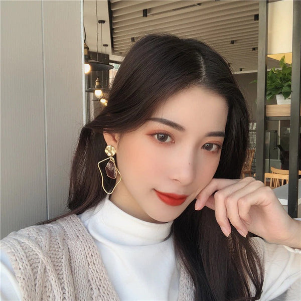 Künstlerische unregelmäßige geometrische hängende asymmetrische Tropfenohrringe