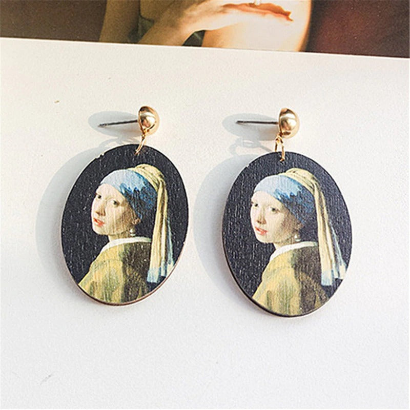 Künstlerische ovale Statement-Ohrringe mit gemaltem Porträt