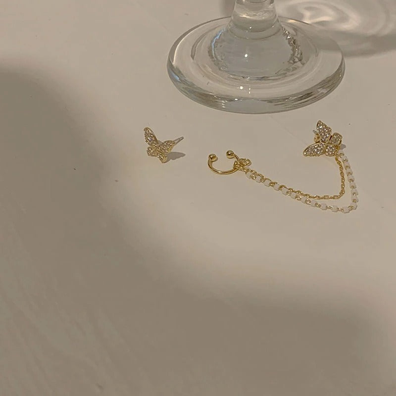 Asymmetrische Schmetterlings-Glamour-Ohrringe mit Strasssteinen und Kette