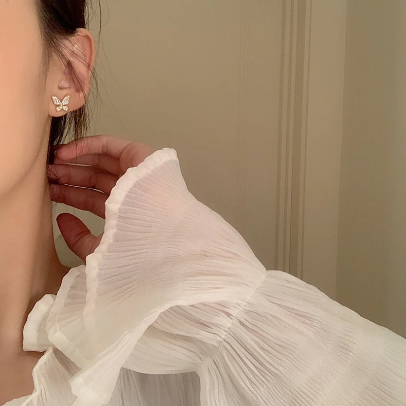 Asymmetrische Schmetterlings-Glamour-Ohrringe mit Strasssteinen und Kette