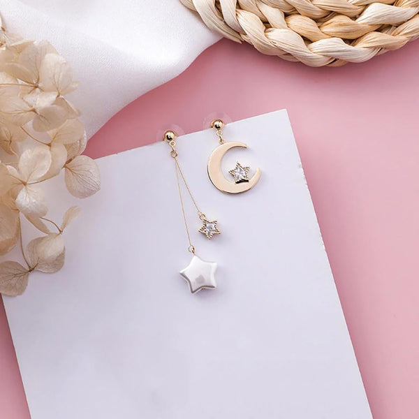 Asymmetrische lange koreanische Tropfenohrringe mit Mond und Stern