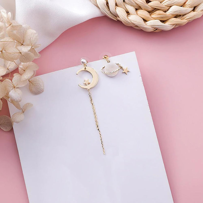 Asymmetrische lange koreanische Tropfenohrringe mit Mond und Stern