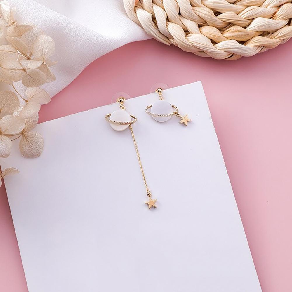Asymmetrische lange koreanische Tropfenohrringe mit Mond und Stern