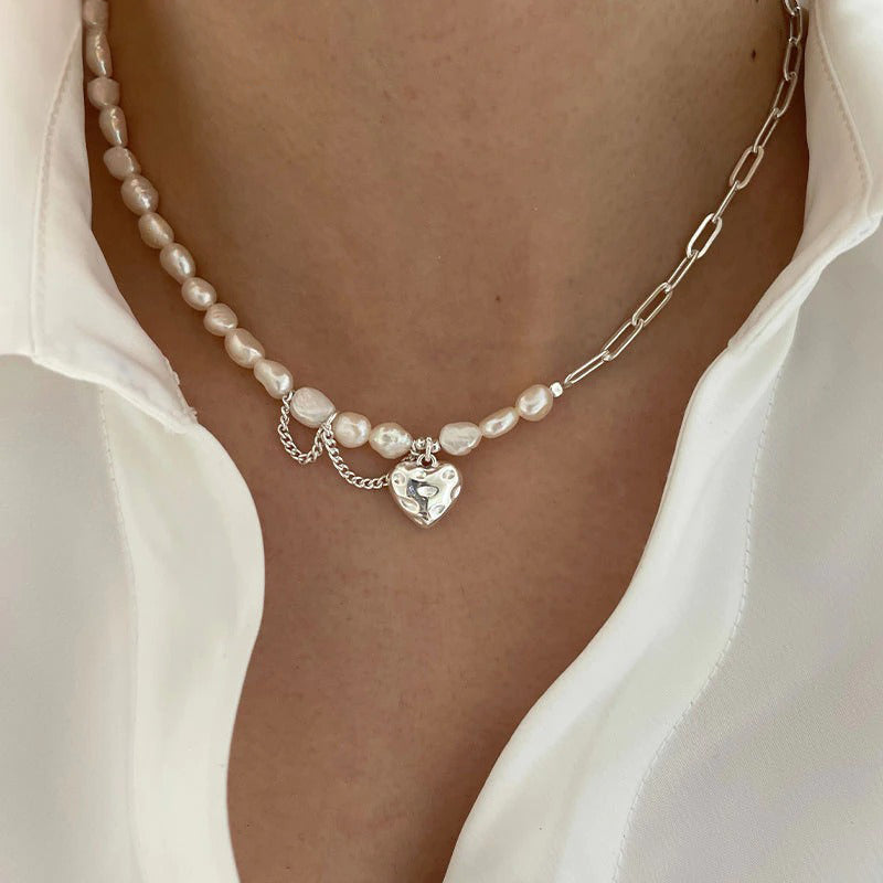 Asymmetrische Halsketten mit Perlen und Kette und Herzanhänger