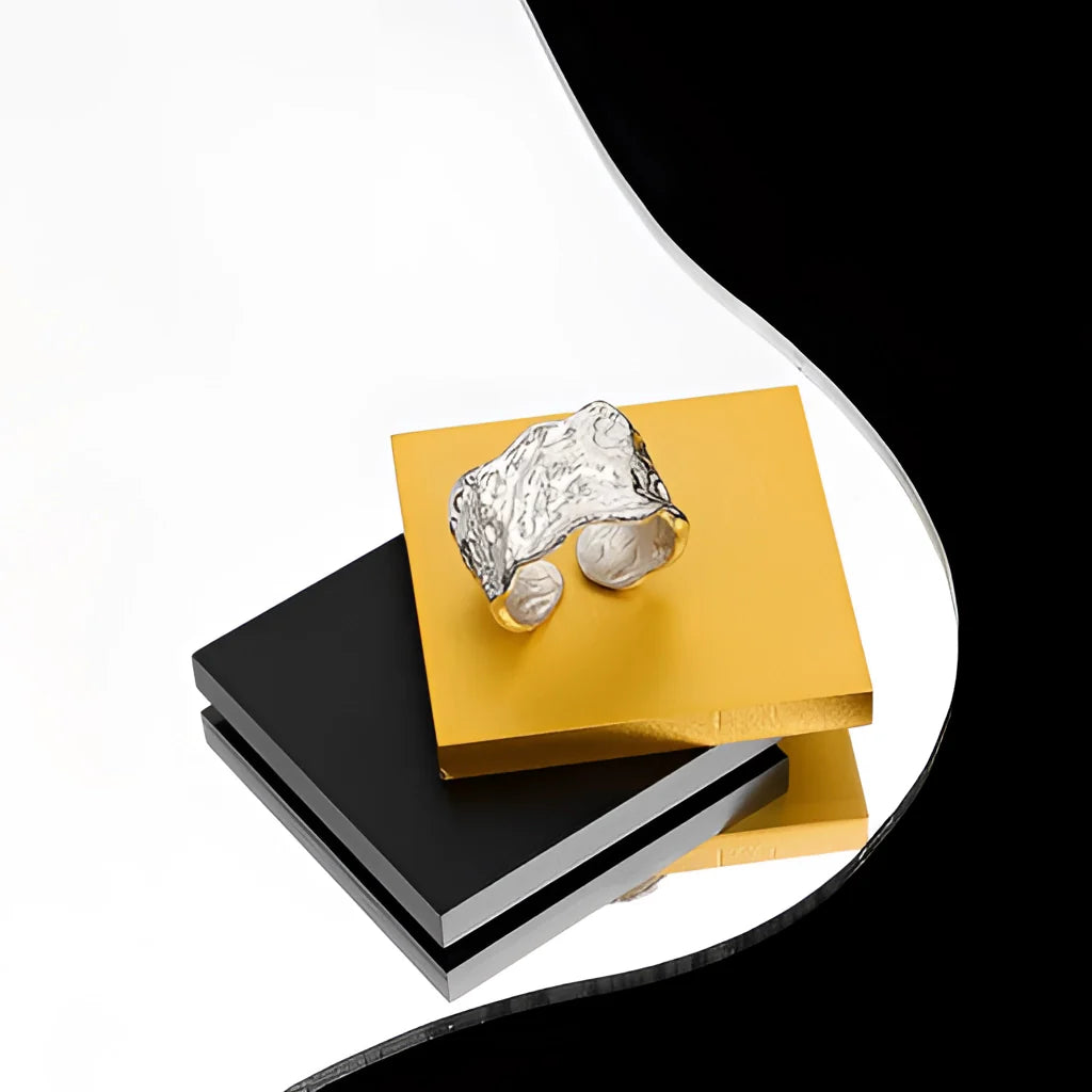 Abstrakter Strukturring - Moderner Kunst-Statement-Schmuck