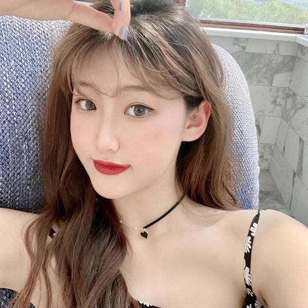 Verstellbares Samt-Halsband mit goldenem Herzanhänger – Romantisches Geschenk