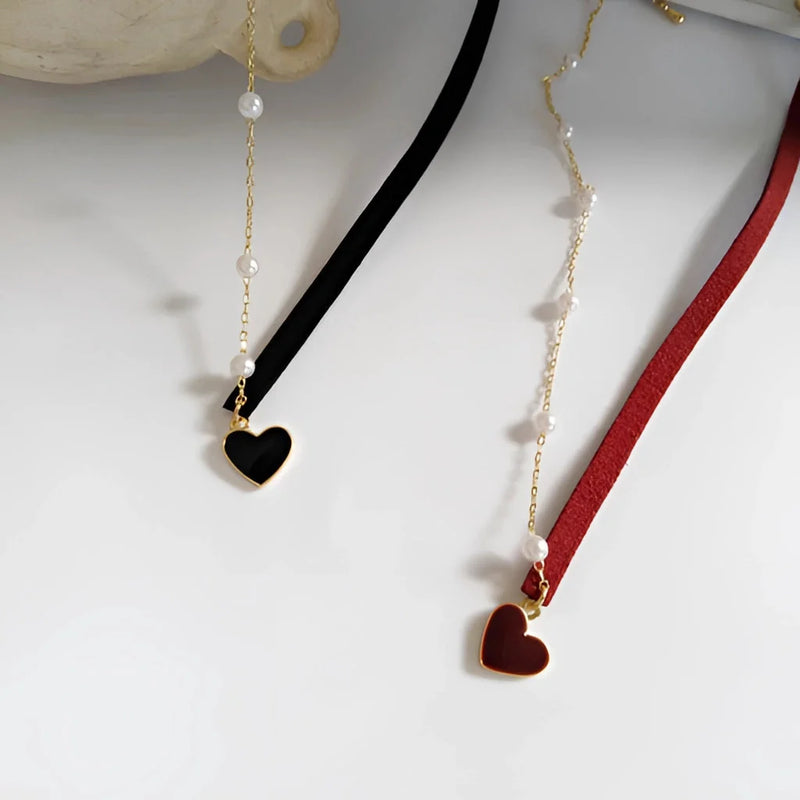 Verstellbares Samt-Halsband mit goldenem Herzanhänger – Romantisches Geschenk