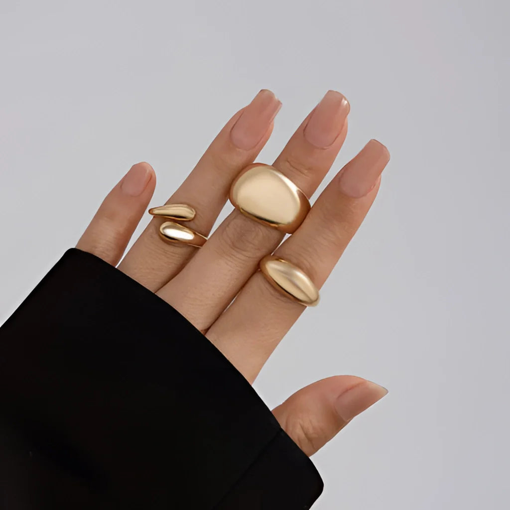 Auffälliges goldenes Statement-Ring-Set – großer, minimalistischer, einzigartiger Modeschmuck