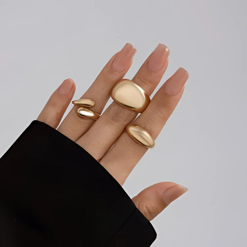 Auffälliges goldenes Statement-Ring-Set – großer, minimalistischer, einzigartiger Modeschmuck