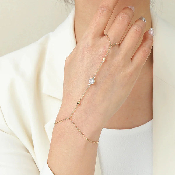 Zierliches verstellbares goldenes Handkettenarmband mit Strasssteinen