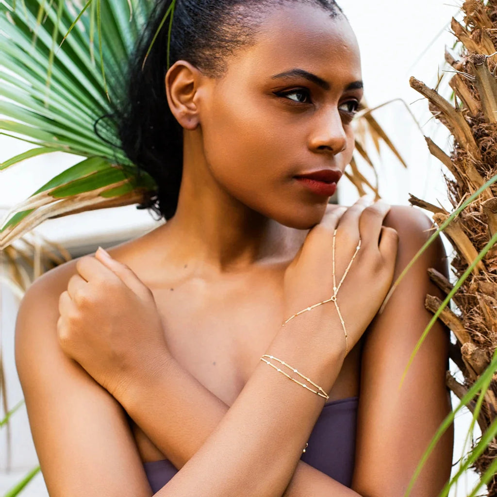 Zartes goldenes Handkettenarmband – modischer, eleganter Damenschmuck