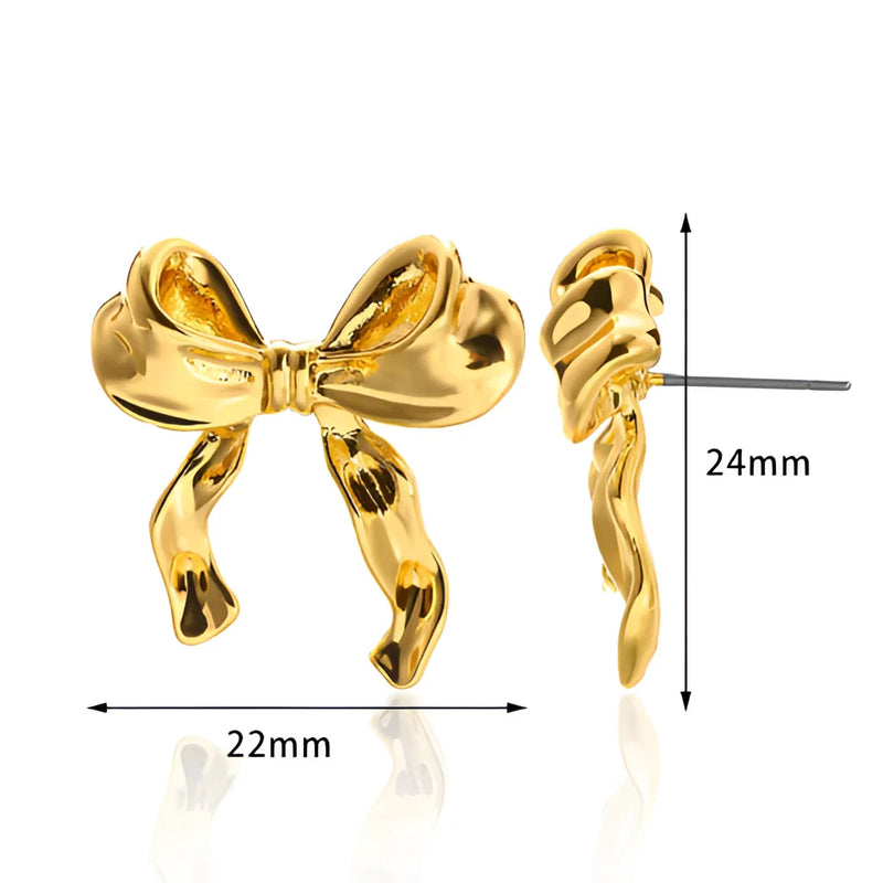 Ohrringe im Bound Shapes Look