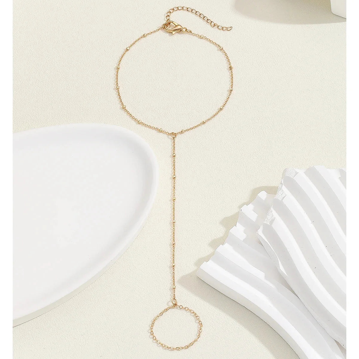 Elegantes verstellbares Goldkettenarmband - Minimalistischer Kreis-Charm-Schmuck