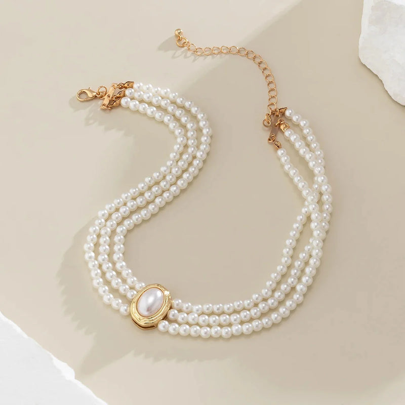 Elegante doppelreihige Perlen-Halskette mit goldenem Verschluss für Damen