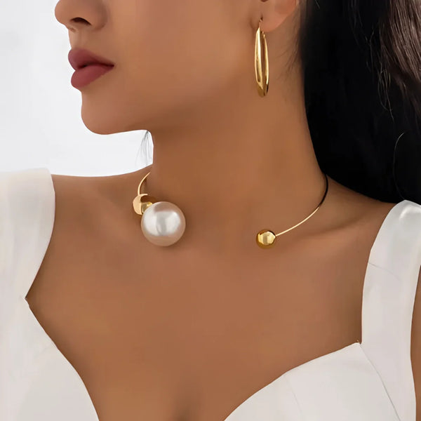 Elegante goldene Perlenkette - Modernes Statement-Stück für die Braut
