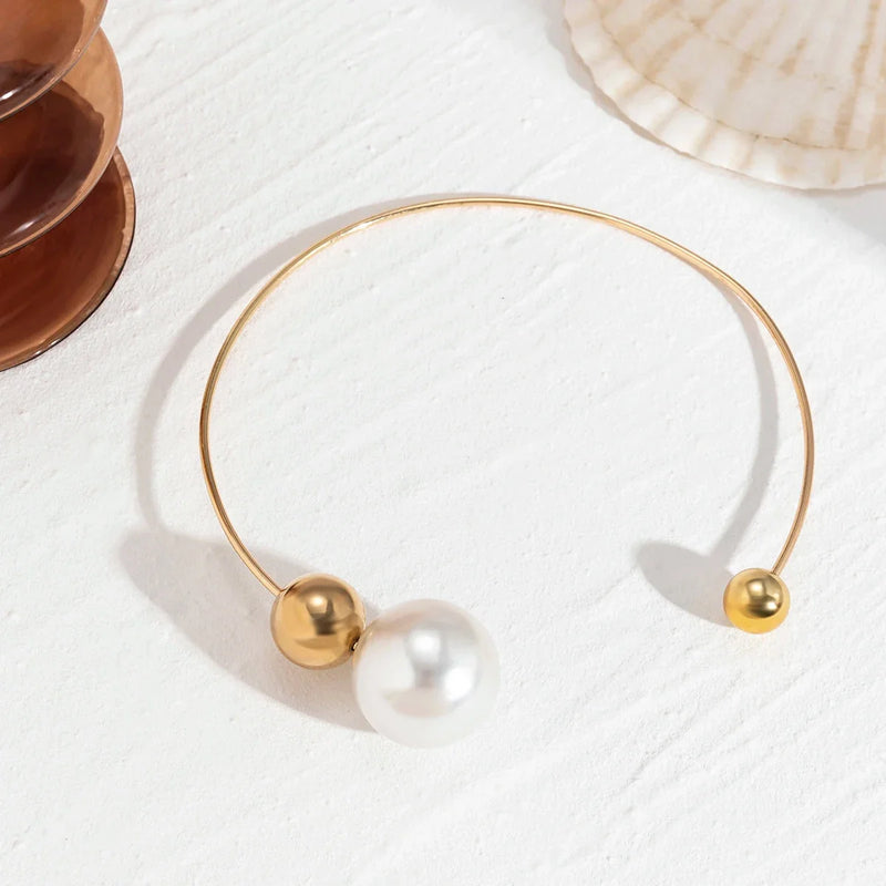 Elegante goldene Perlenkette - Modernes Statement-Stück für die Braut