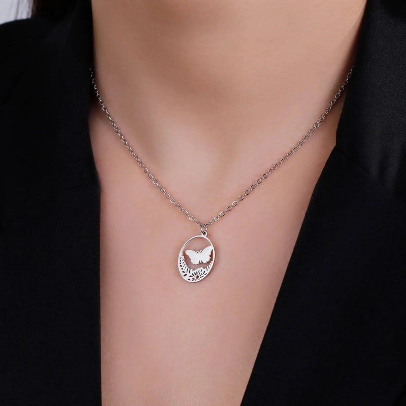Goldene Halskette mit Tieranhänger – Kaninchen, Vogel, Schmetterlingssilhouette