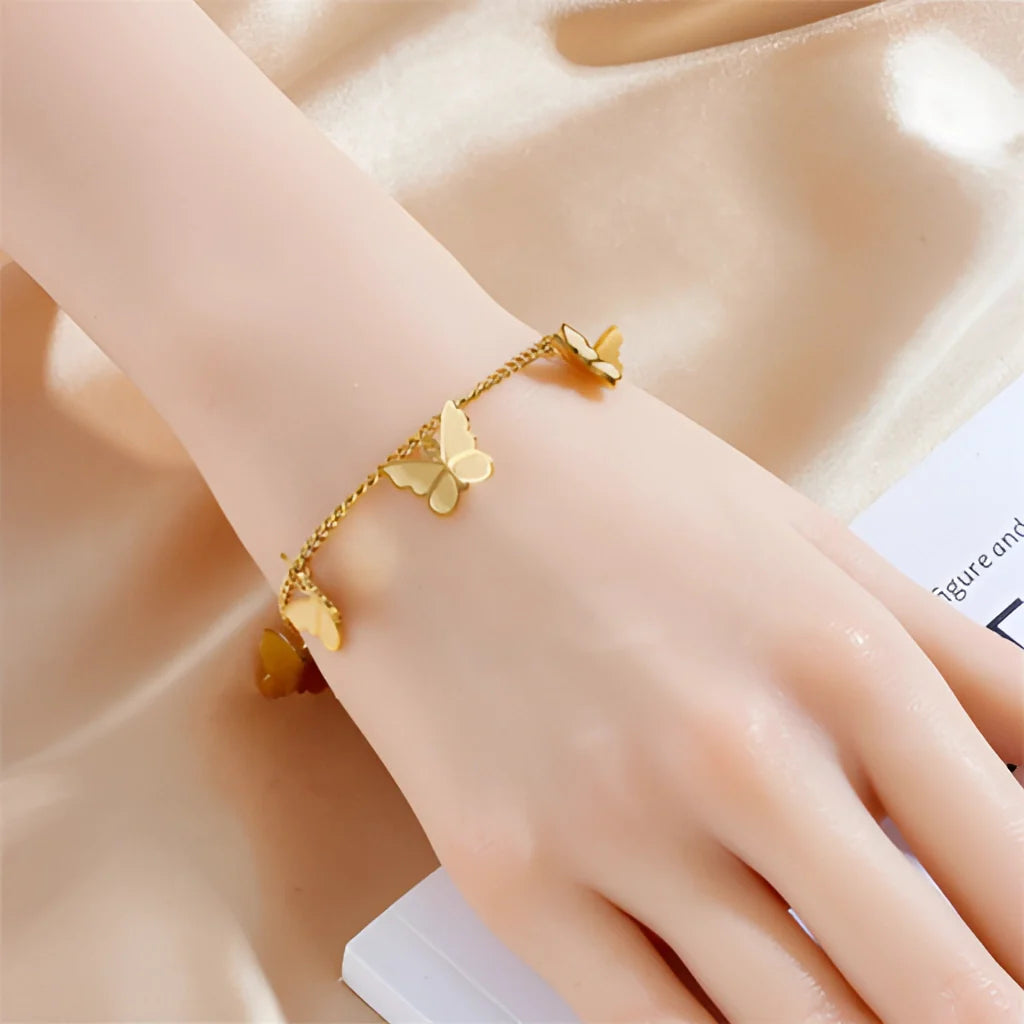 Goldenes Schmetterlings-Charm-Armband – eleganter, zierlicher Damenschmuck