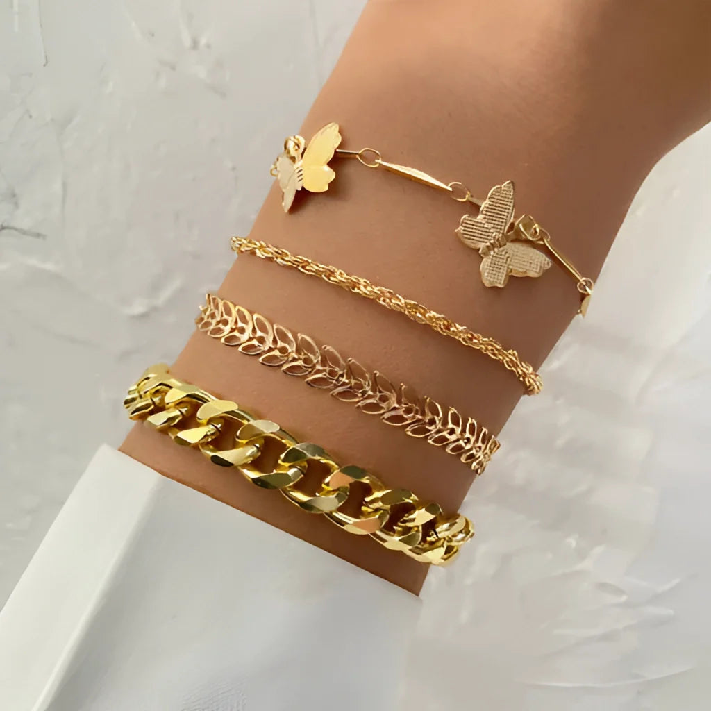 Goldene Bettelarmbänder: Knebelverschluss, mehrlagig, dicke Kette und Perle