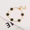 Kleeblatt-Armband aus Gold und Emaille – zierlicher Blumenanhänger, Frühlingsaccessoire